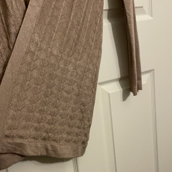 Beautiful tan cardigan - Picture 3 of 4